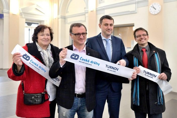 CESTUJÍCÍM V TURNOVĚ SE SLAVNOSTNĚ OTEVŘELA ZREKONSTRUOVANÁ HALA VÝPRAVNÍ BUDOVY
