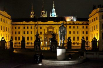 HRADNÍ MÝTY. MÝTY O HRADĚ. A K TOMU TY VOLBY…