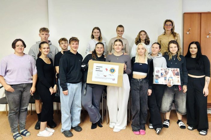 Turnovští studenti pomáhají Africe – sbírají brýle pro potřebné