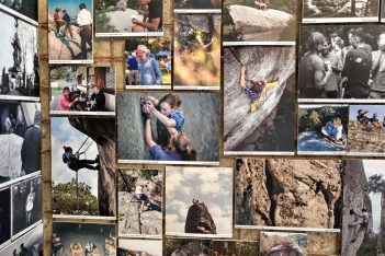 NA VALDŠTEJNĚ OTEVŘELI NOVOU VÝSTAVU PŘIPOMÍNAJÍCÍ 120 LET LEZENÍ VE SKALÁKU