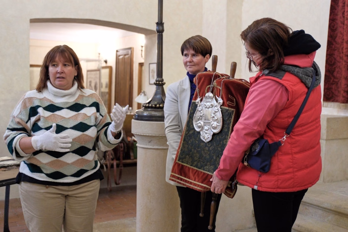 V SYNAGOZE BYLY PŘEDSTAVENY PRVNÍ DVĚ REPLIKY LITURGICKÝCH PŘEDMĚTŮ